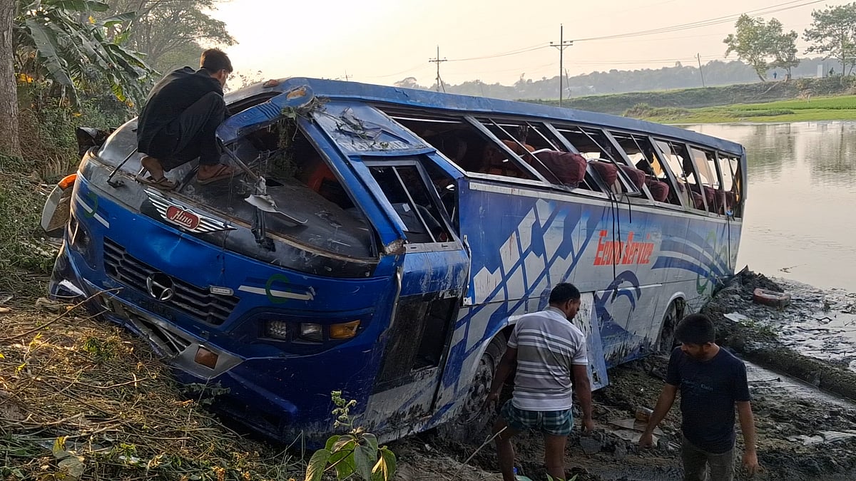 কুমিল্লায় বাস–অটোরিকশা সংঘর্ষ, নিহত ২, আহত ১০