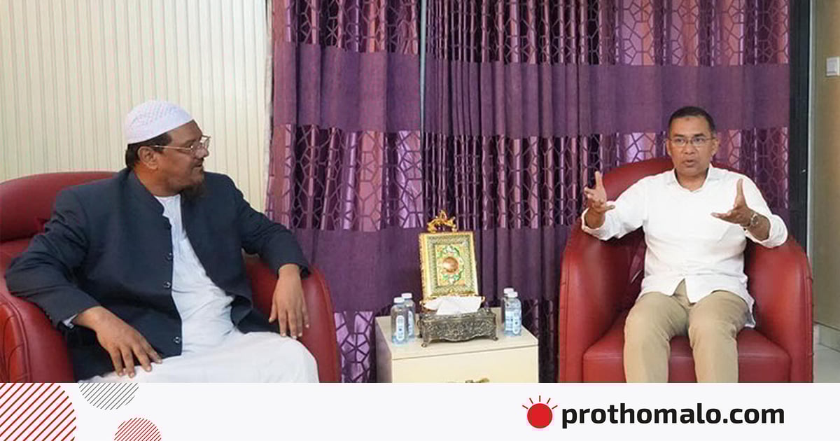 চরমোনাই পীরের সঙ্গে দেখা করলেন তারেক রহমান চরমোনাই পীরের সঙ্গে দেখা করলেন তারেক রহমান