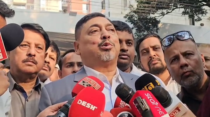 সংসদ সদস্যদের শপথের প্রস্তুতি জানাতে তারেক রহমানের রাজনৈতিক কার্যালয়ে মন্ত্রিপরিষদ সচিব