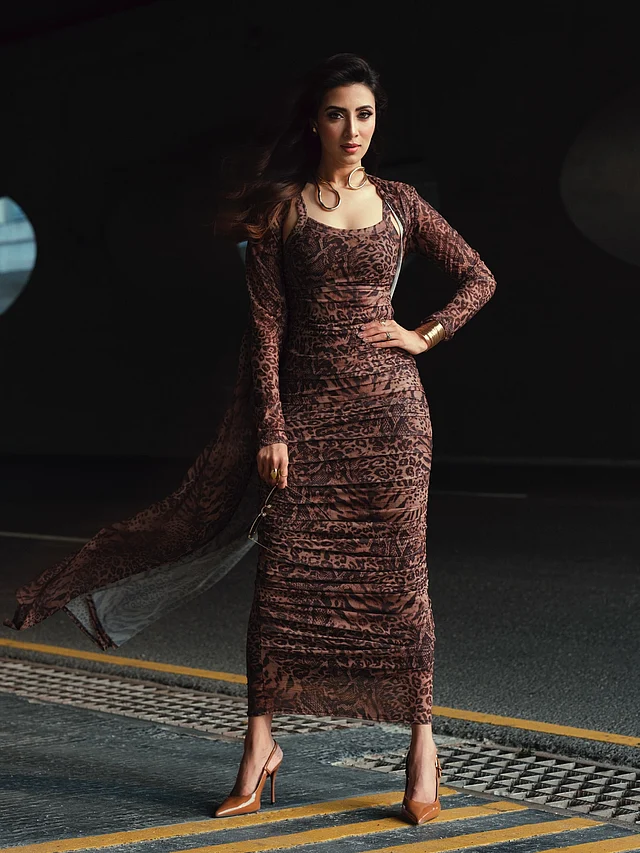 গ্ল্যামার আর সাহসী ফ্যাশনের মিশেলে নতুন লুকে ধরা দিয়েছেন অভিনেত্রী বিদ্যা সিনহা মিম। 