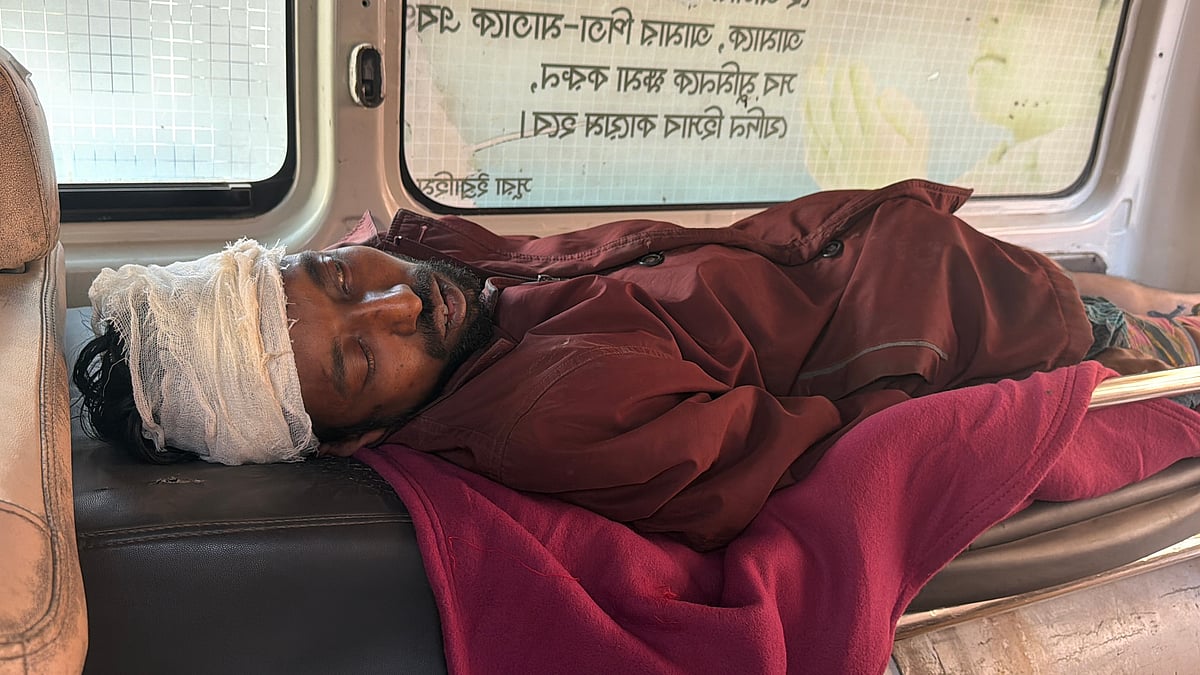 মাছ চুরির অপবাদ দিয়ে পিটিয়ে ভেঙে দেওয়া হলো যুবকের পা