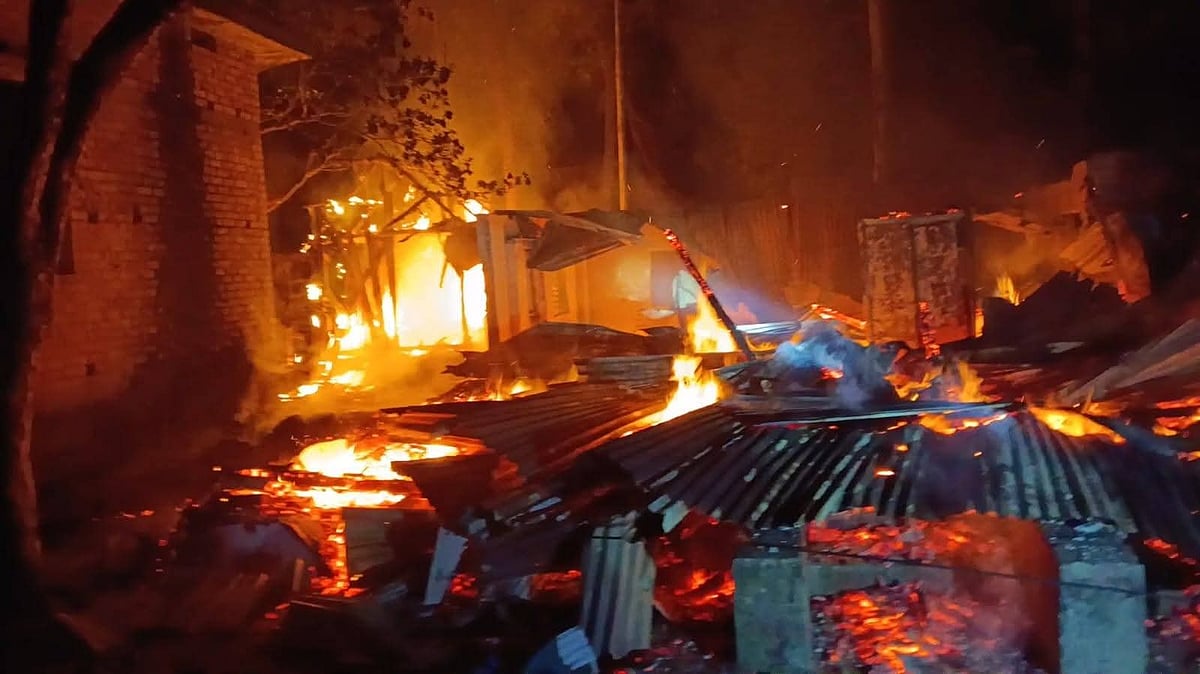 বাগেরহাটে যুবদল নেতার বাড়িতে আগুন, অভিযোগ দলের প্রতিপক্ষের বিরুদ্ধে