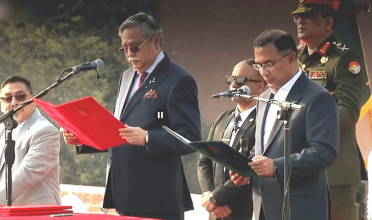 নতুন প্রধানমন্ত্রী তারেক রহমান ও মন্ত্রিসভাকে ঢাবি সাদা দলের অভিনন্দন