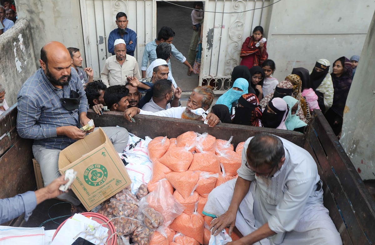 আধা ঘণ্টা দাঁড়িয়েই পণ্য পেয়েছি, ৬৯০ টাকায় কিনেছি ৫ পদ