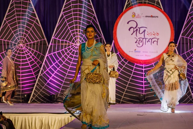 ডিজাইনারদের মতে, ঈদের পোশাক পরিকল্পনায় গুরুত্ব পেয়েছে আরামদায়ক কাপড় ও ঋতুর উপযোগিতা। রং নির্বাচনে প্রাধান্য পেয়েছে উজ্জ্বল ও মৃদু শেডের সামঞ্জস্যতা।