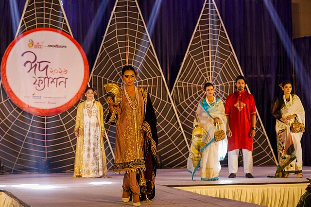 চট্টগ্রাম নগরীর হোটেল র‍্যাডিসন ব্লু বে ভিউর মেজবান হলে সম্প্রতি অনুষ্ঠিত হয়েছে ‘আদি মোহিনী মোহন কাঞ্জিলাল–প্রথম আলো ঈদ ফ্যাশন’। আয়োজনের মূলে ছিল ফ্যাশন শো।