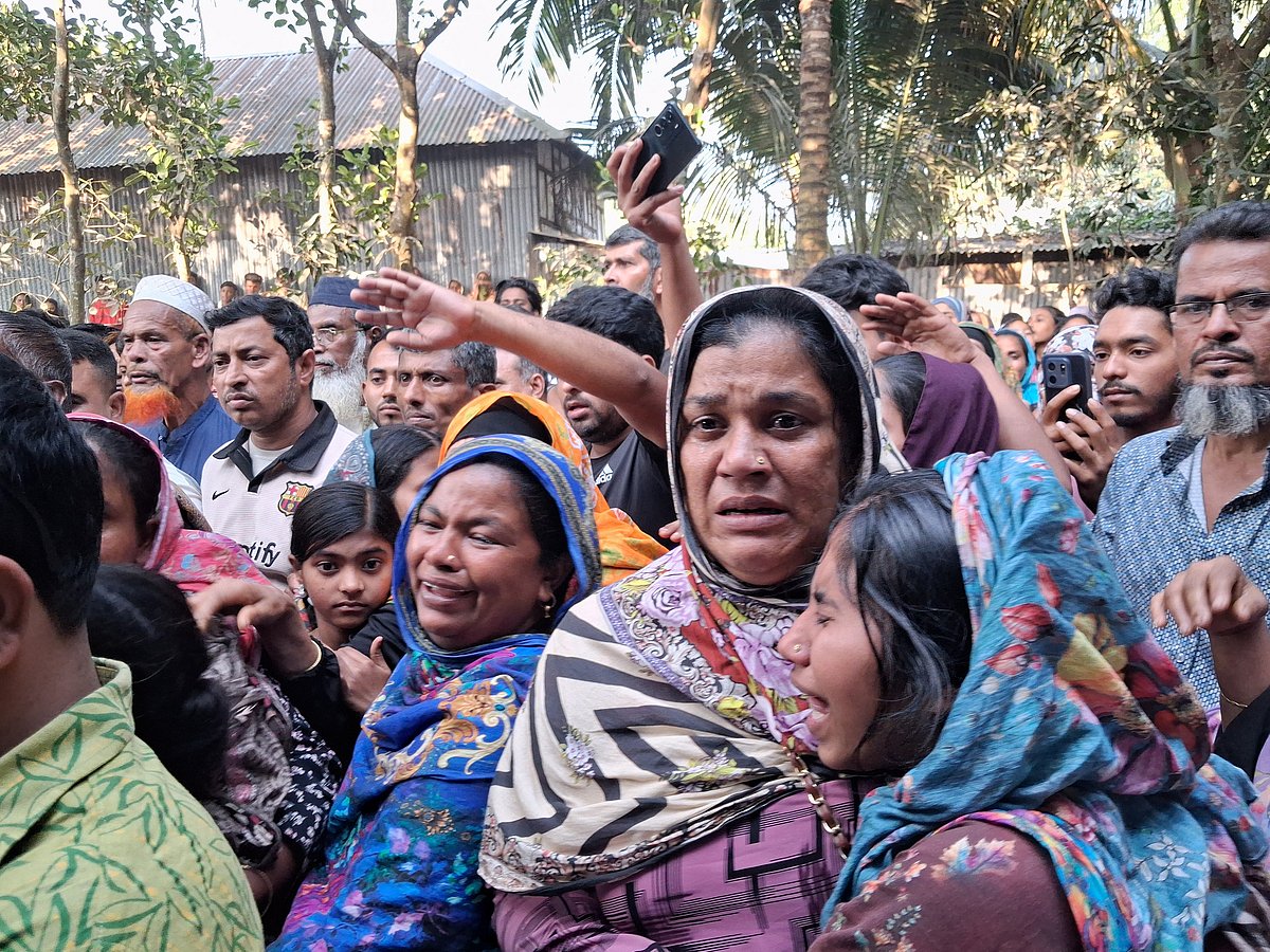 তিনজনকে গলা কেটে হত্যার ঘটনায় থমথমে হোমনার মণিপুর