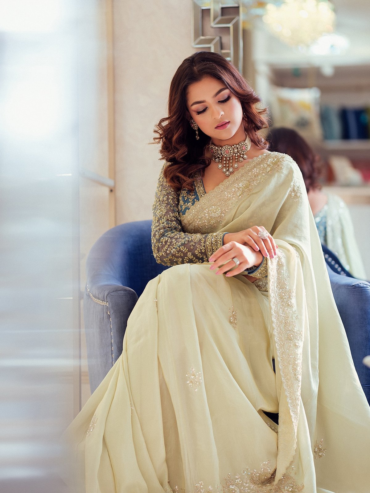 শাড়ির মডার্ন গ্ল্যাম লুকে সাদিয়া আয়মান