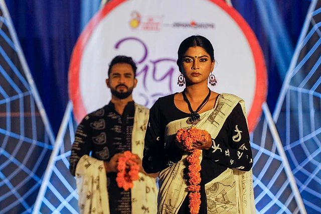 কোথাও ঐতিহ্যের নতুন উপস্থাপনা, কোথাও আধুনিকতার উপস্থিতি। বসন্ত, মহান একুশে ফেব্রুয়ারি ও রবীন্দ্রনাথ ঠাকুরের ভাবনা থেকে অনুপ্রাণিত হয়ে থিমভিত্তিক উপস্থাপনায় সাজানো হয় সংগ্রহগুলো।