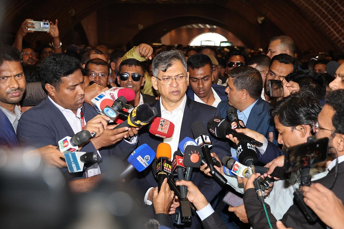 স্বরাষ্ট্রের গুরুভার সালাহউদ্দিনের ওপর