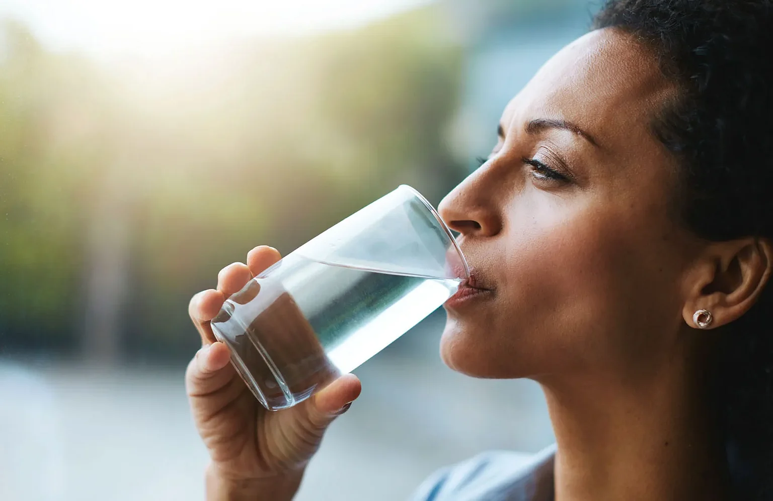 prothomalo-bangla%2F2026-02-17%2Frwapzmbb%2Fwoman_drinking_glass_of_water_hydration.webp?w=1536&auto=format%2Ccompress&fmt=webp