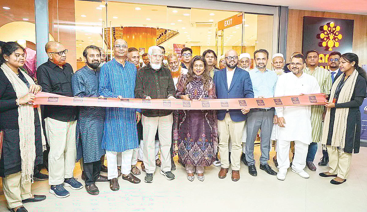 সাভারে আড়ংয়ের  আউটলেট উদ্বোধন