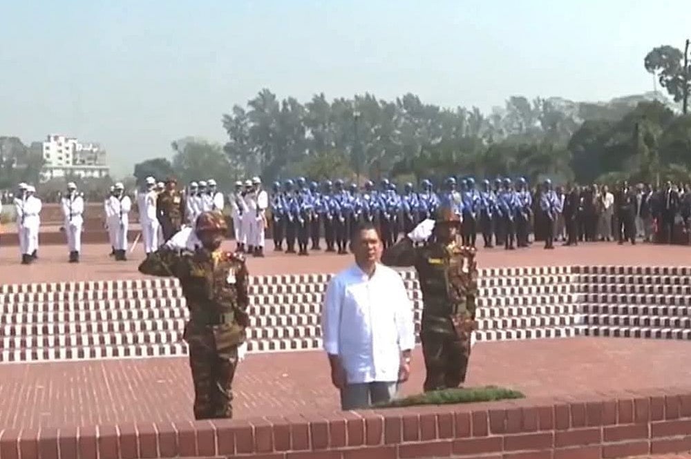 জাতীয় স্মৃতিসৌধে নতুন প্রধানমন্ত্রীর শ্রদ্ধা