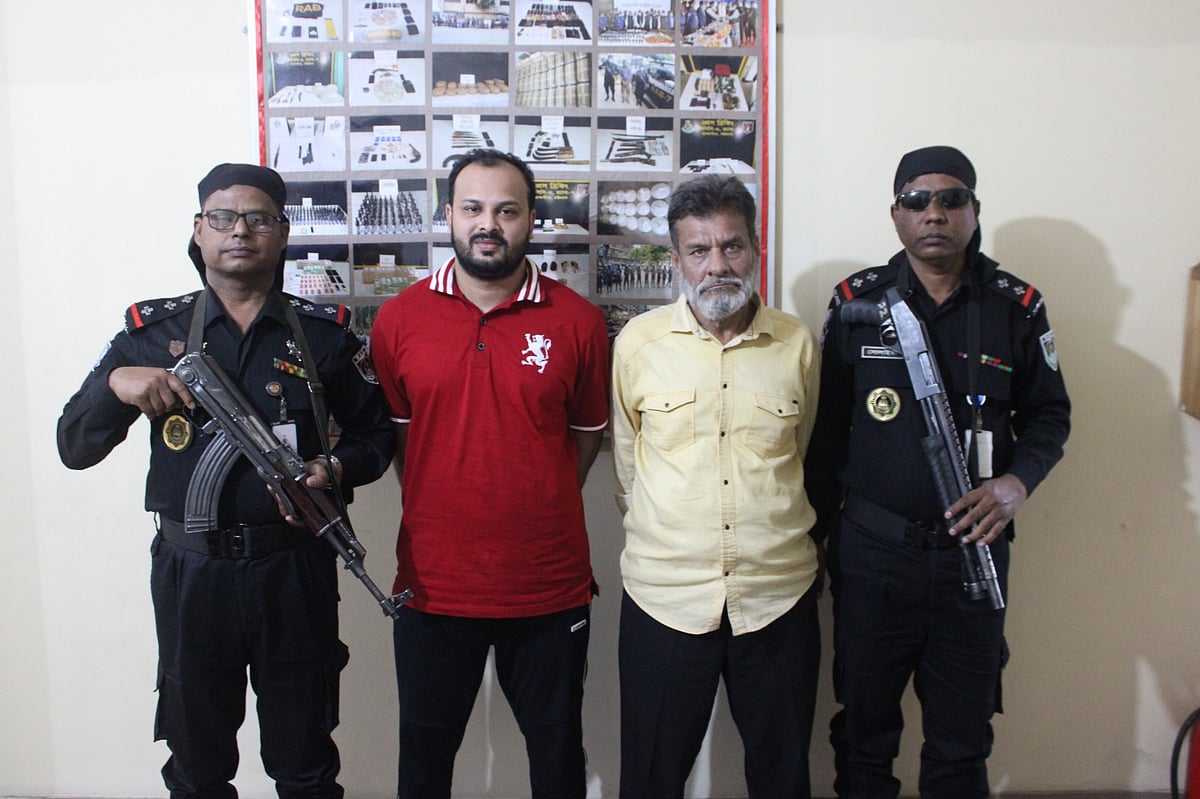 অস্ত্র–গুলিসহ যুবক গ্রেপ্তার, র‍্যাব বলছে, বড় সাজ্জাদের সহযোগী