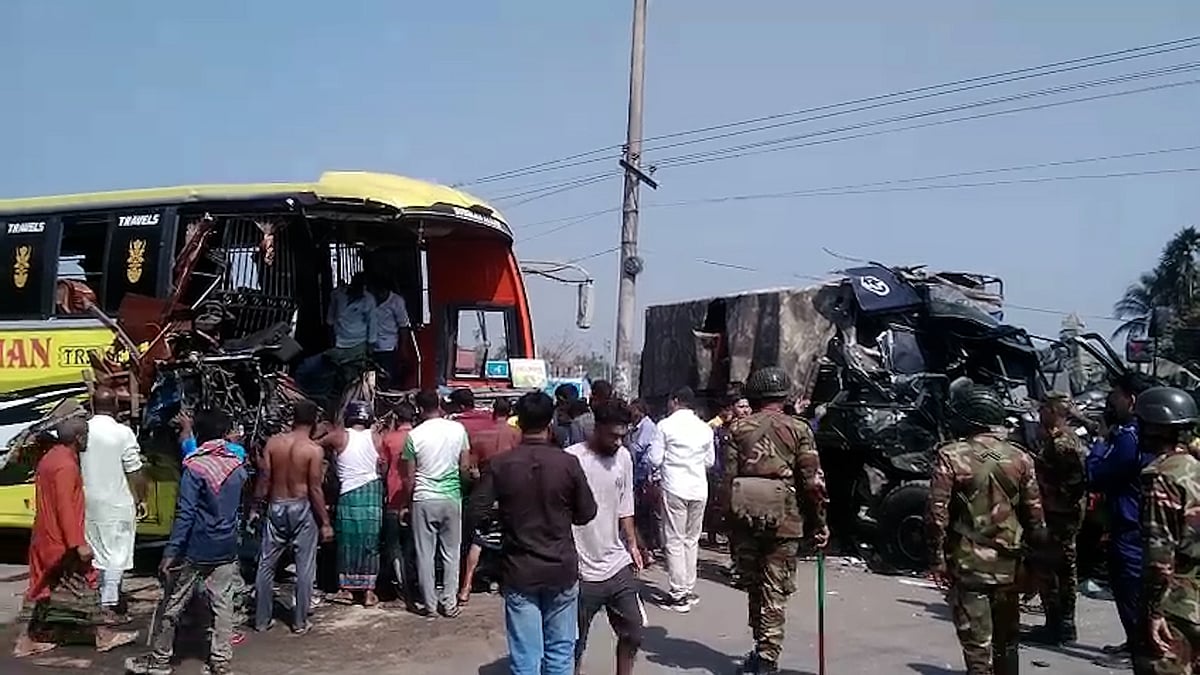 ময়মনসিংহ-হালুয়াঘাট সড়কে বাস-সেনাবাহিনীর ট্রাকের সংঘর্ষে নিহত ২
