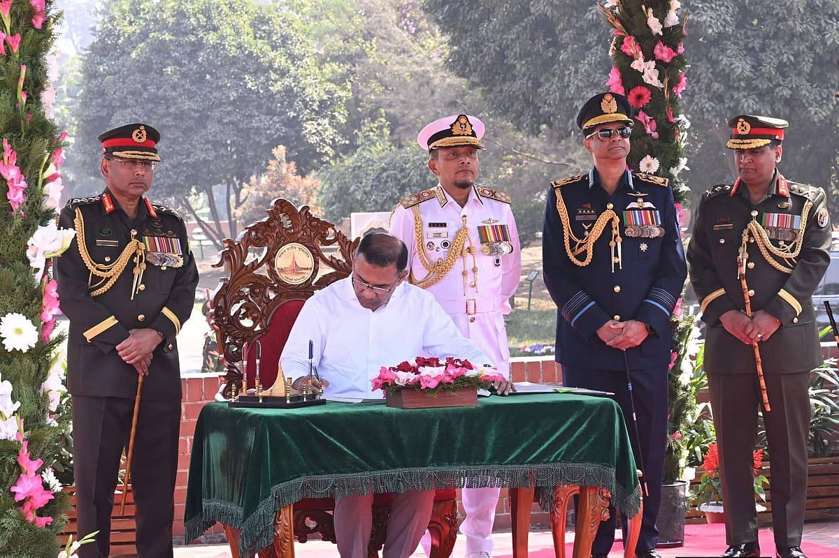 স্মৃতিসৌধের পরিদর্শন বইয়ে যা লিখেছেন নতুন প্রধানমন্ত্রী