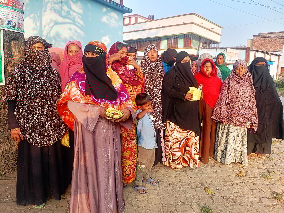 চুয়াডাঙ্গায় বিকেলে শুরু হয়ে রাত পর্যন্ত বিক্রি, ভোক্তারা ভোগান্তিতে