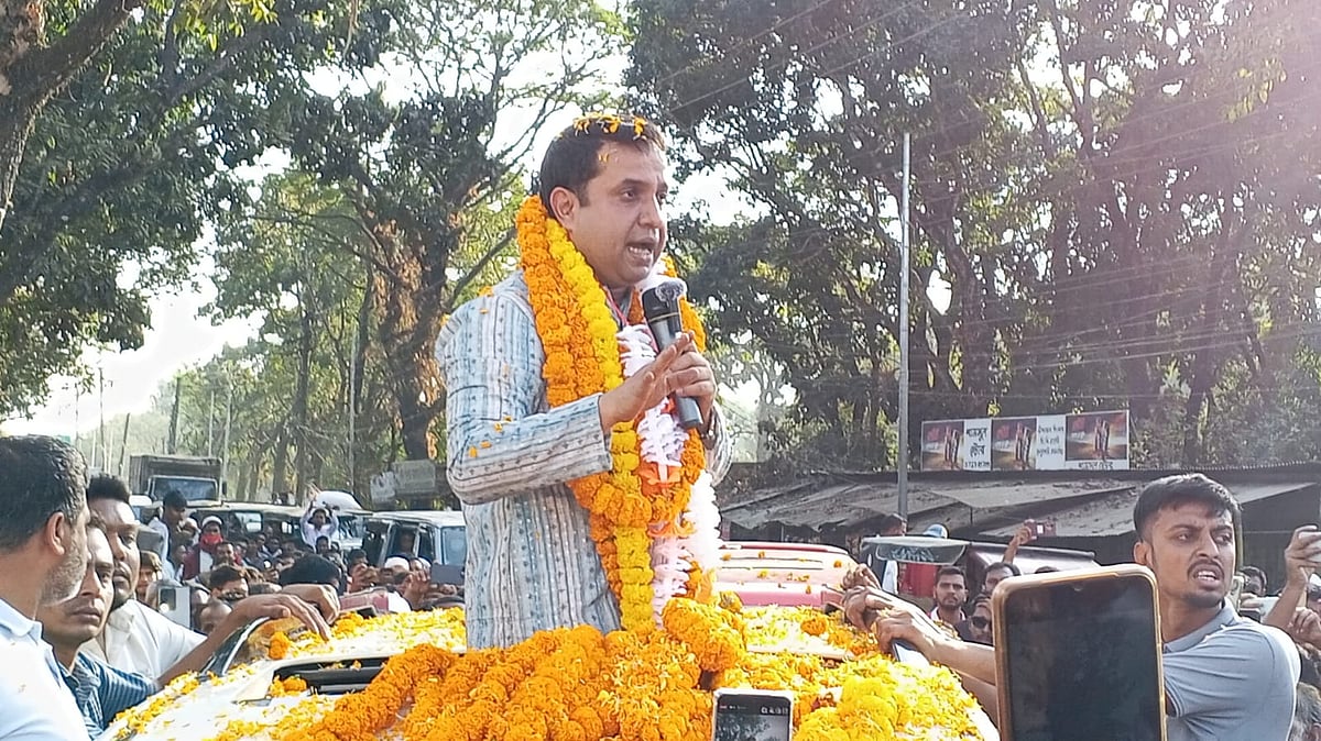 এলাকায় ফিরে এমপি বললেন, কেউ চান্দাবাজি করতে গেলে বেঁধে রেখে খবর দেবেন