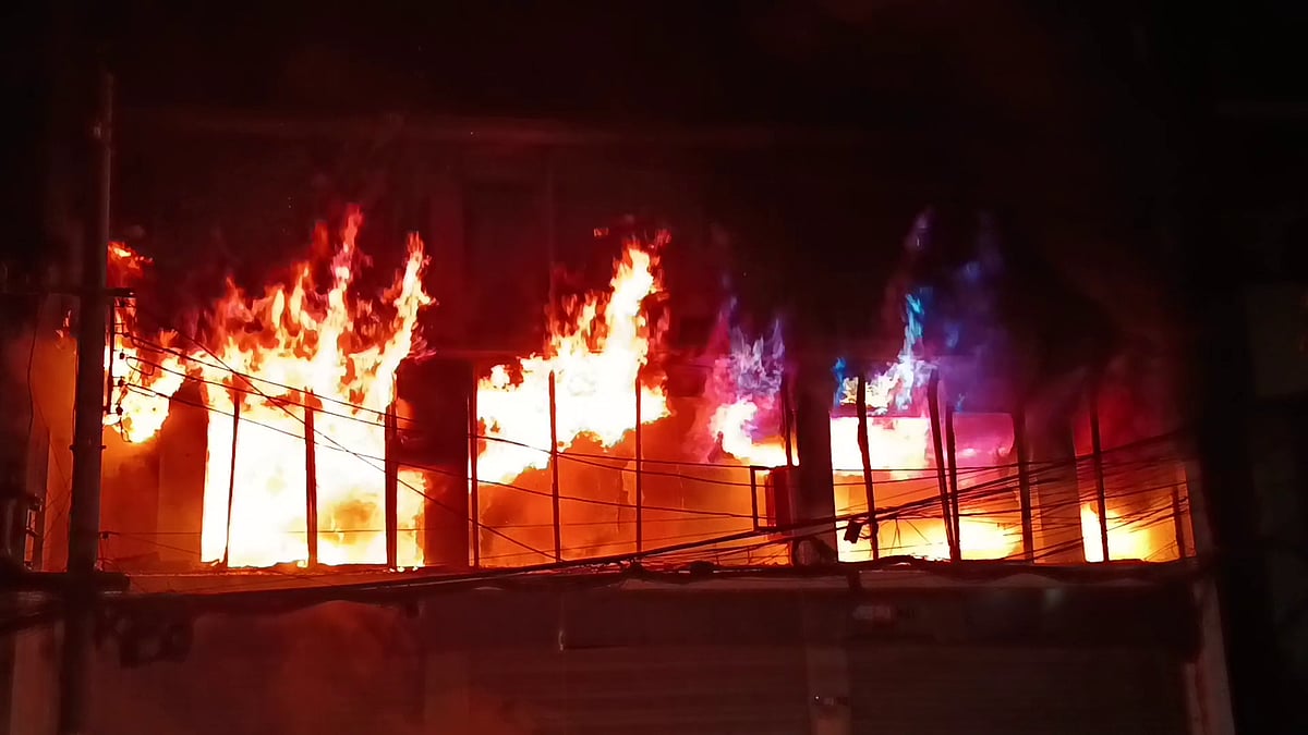 চোখের সামনেই পুড়ছিল আমার অফিস