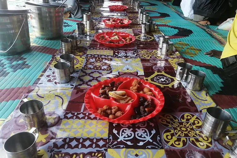 বরকতের খোঁজে চুল কাটা ও মরুভূমির বুকে সম্প্রীতির গল্প