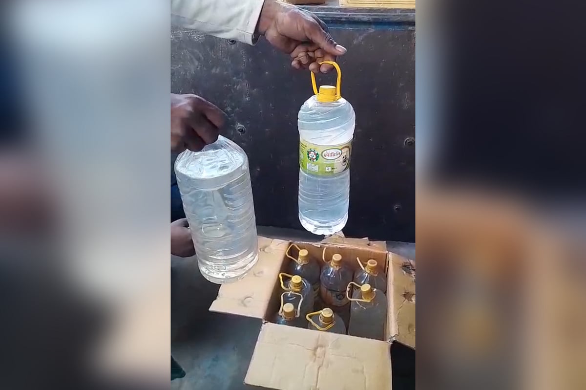 তেলের বোতলে পানি, ফেরত পাঠানো হলো টিসিবির ভোজ্যতেলের চালান