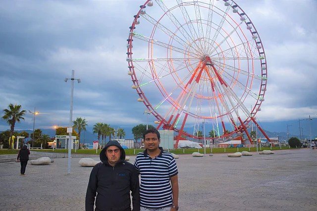 লেখকের সঙ্গে গাইড জিওর্জি