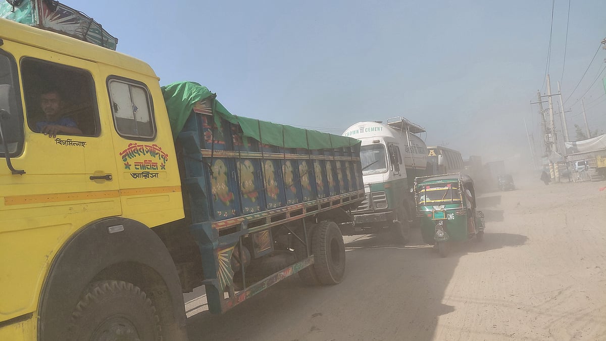 দুর্ঘটনা ও বিকল ট্রাকের কারণে ঢাকা-সিলেট মহাসড়কে ৩৪ কিলোমিটারে যানজট