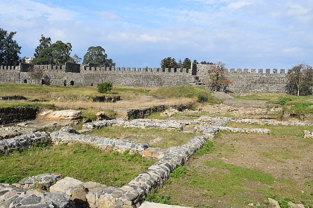 জর্জিয়াসহ গোটা ককেশাস অঞ্চলে রোমান সাম্রাজ্যের যে কয়েকটি নিদর্শন রয়েছে তার মধ্যে এ গোনিও ফোরট্রেস অন্যতম