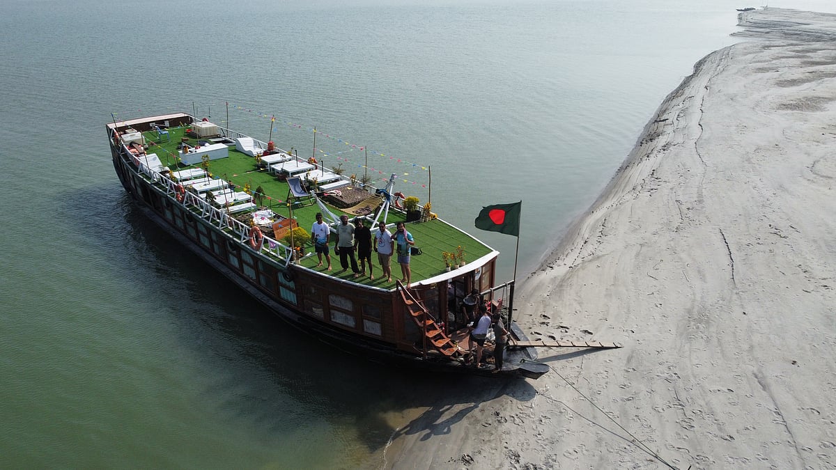 ব্রহ্মপুত্রে প্রমোদতরি ‘মাস্তুল’: চিলমারী ঘিরে নদী পর্যটনের নতুন সম্ভাবনা