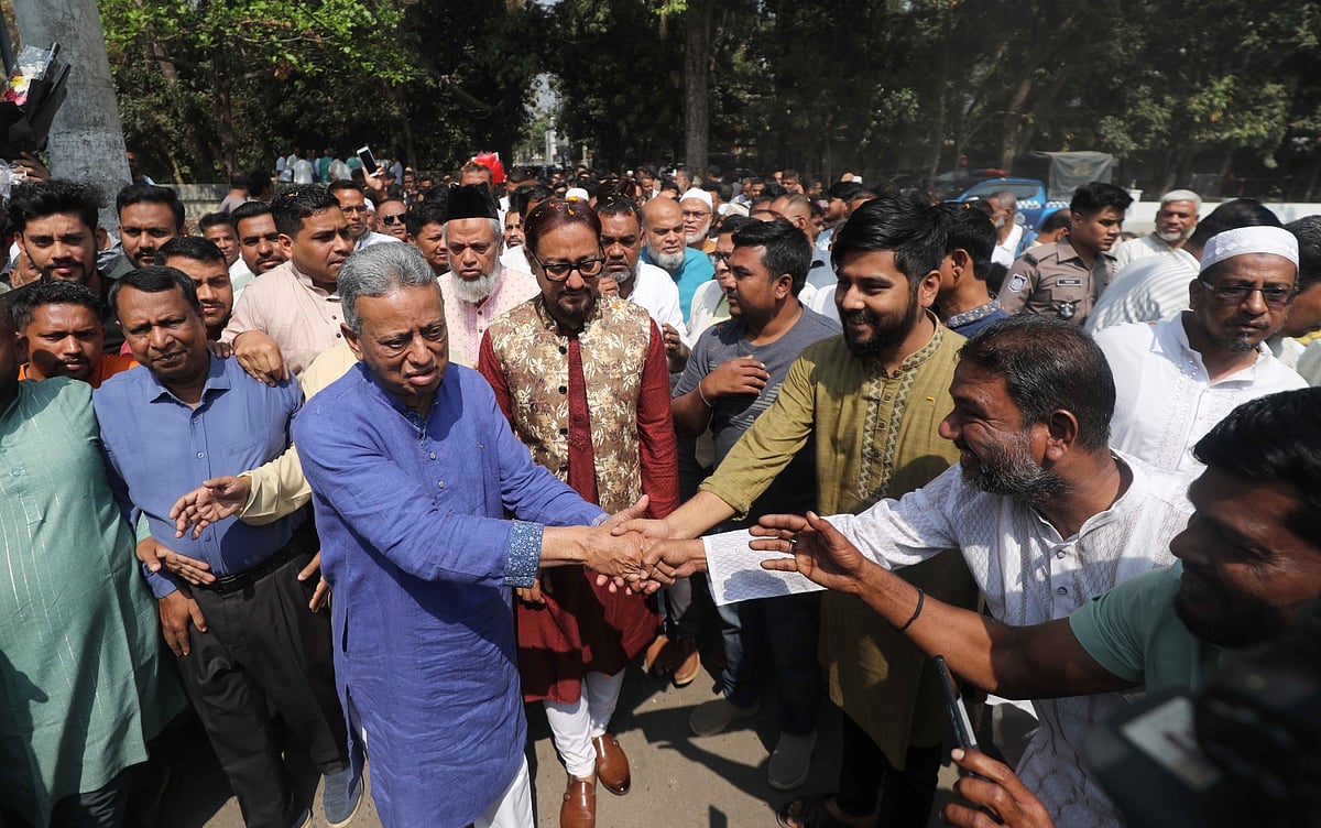 চার দিনের মধ্যে পণ্যের শুল্কায়ন 
করতে হবে: চট্টগ্রামে আমীর খসরু