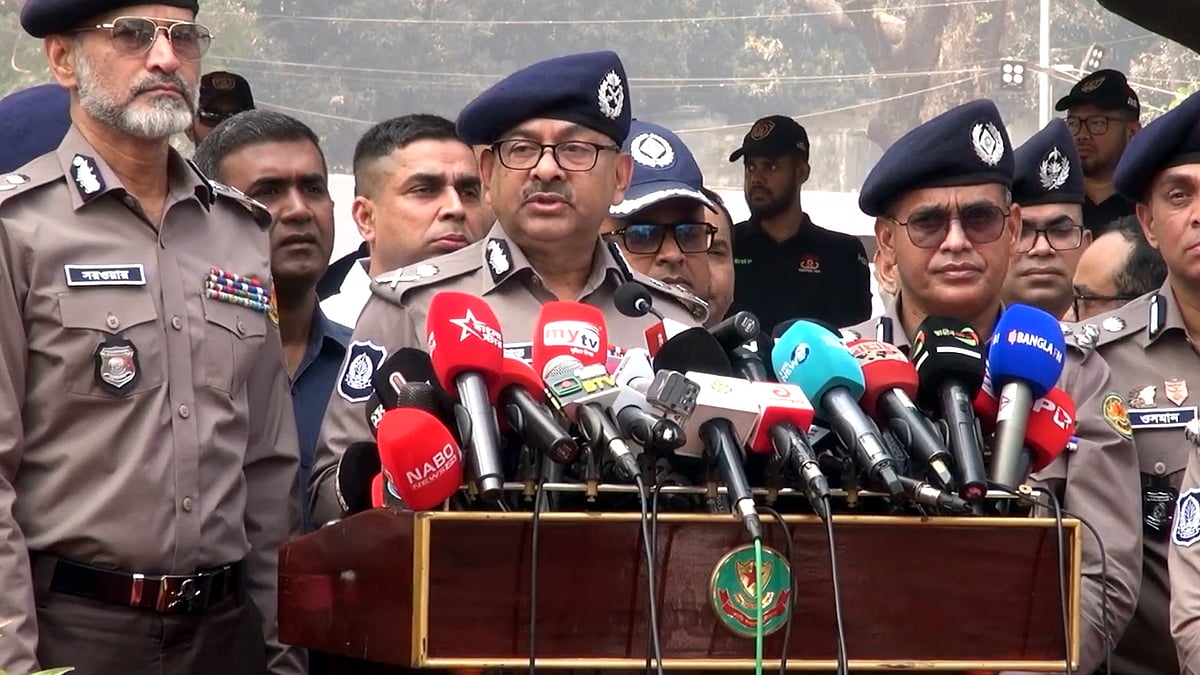 একুশে ফেব্রুয়ারির অনুষ্ঠান ঘিরে কোনো নিরাপত্তার শঙ্কা নেই: ডিএমপি কমিশনার