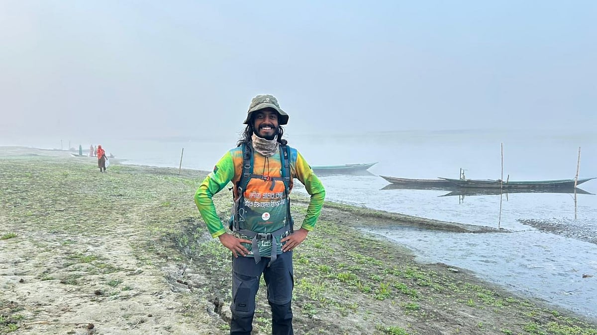 নদী দেখতে দেখতে কুড়িগ্রামের ডিগ্রিরচর থেকে হেঁটে ভোলার চর কুকরি–মুকরি গেছেন মাসফিকুল হাসান