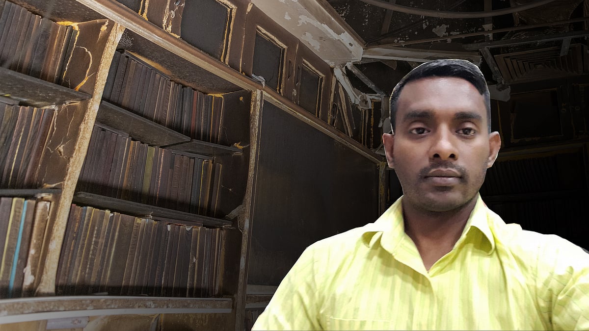 পোড়া বইগুলো দেখে ভেতরটা ভেঙে যাচ্ছিল, এসব বইয়ের সঙ্গেই যে জড়িয়ে আছে আমার জীবন