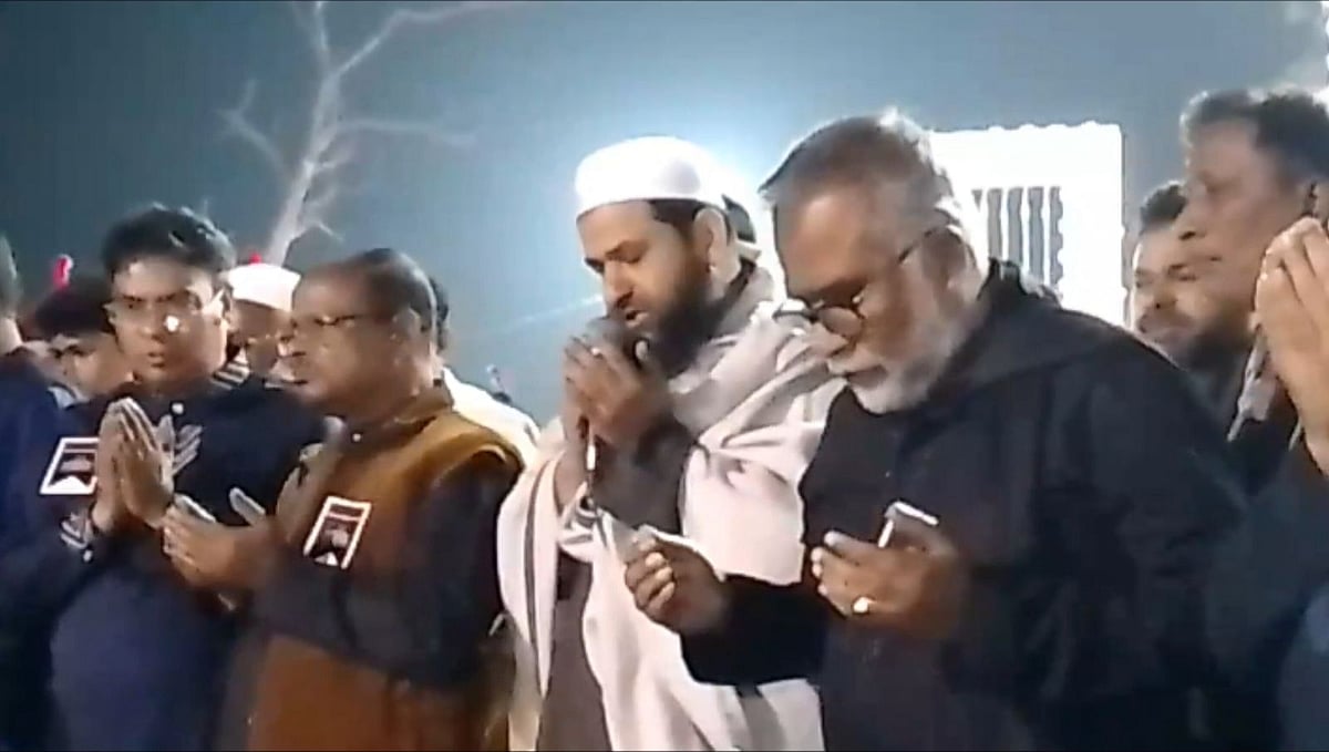 মোনাজাতে জিয়াউর রহমানের নাম না নেওয়ায় হট্টগোল, আবার হলো মোনাজাত