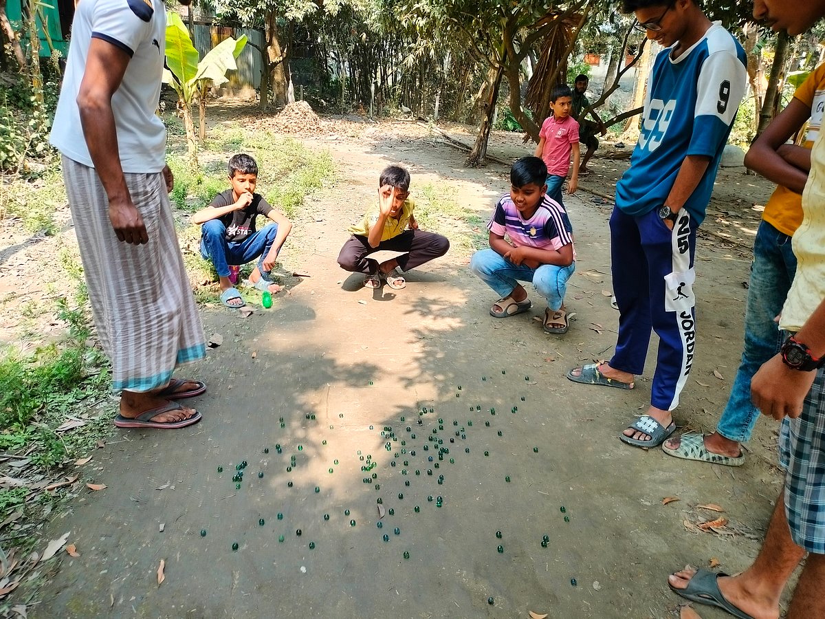 ঢাকা বিশ্ববিদ্যালয় ক্যাম্পাসে বসন্তের সাজ, ভাষাশহীদদের প্রতি শ্রদ্ধা ও গ্রামীণ খেলার স্মৃতি