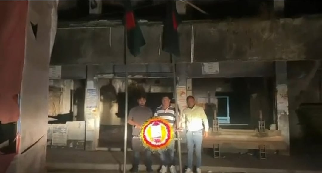 এবার নগরকান্দায় আওয়ামী লীগের কার্যালয়ে জাতীয় পতাকা উত্তোলন