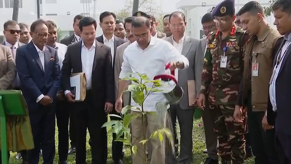 তেজগাঁও কার্যালয়ে প্রথম অফিস করলেন প্রধানমন্ত্রী