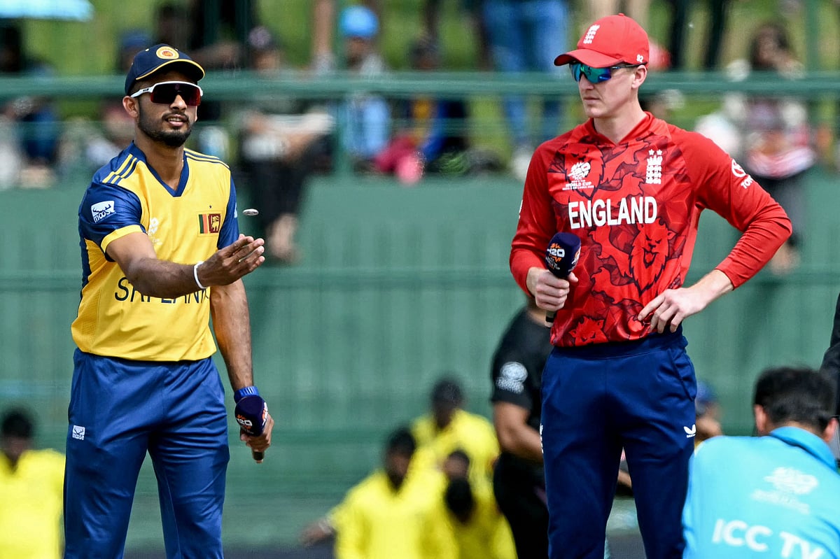 ফিল্ডিংয়ে শ্রীলঙ্কা, প্রথম ছক্কা সল্টের