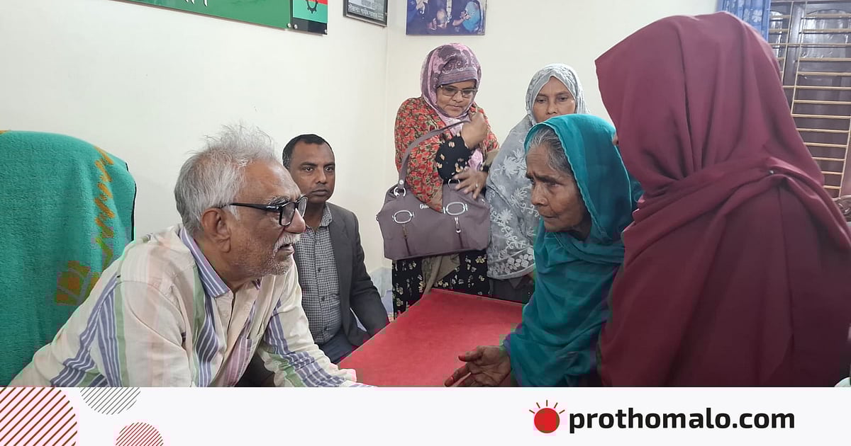 সাতসকালে সংসদ সদস্যের বাড়িতে কেন এত ভিড় সাতসকালে সংসদ সদস্যের বাড়িতে কেন এত ভিড়