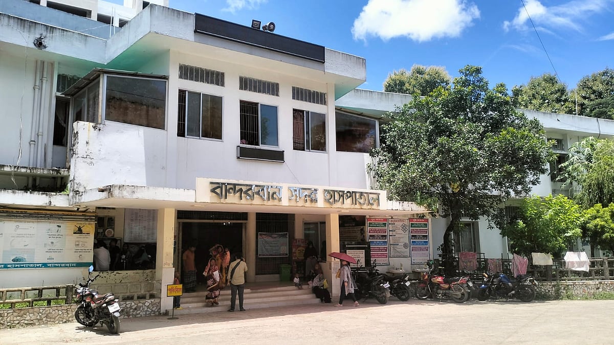 বান্দরবানে নিরাপত্তা বাহিনীর সঙ্গে
সশস্ত্র গোষ্ঠীর গোলাগুলি, নিহত ১