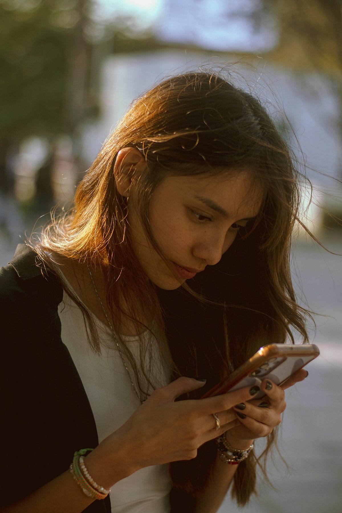 আপনিও কি নোটিফিকেশন অ্যাংজাইটিতে ভুগছেন? মিলিয়ে নিন লক্ষণগুলো