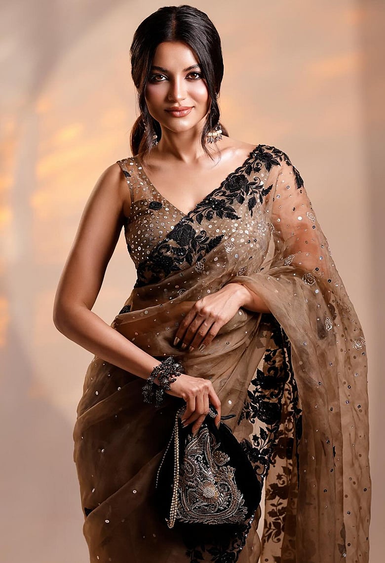 প্রেশার কুকার লুকে নাজিফা তুষি