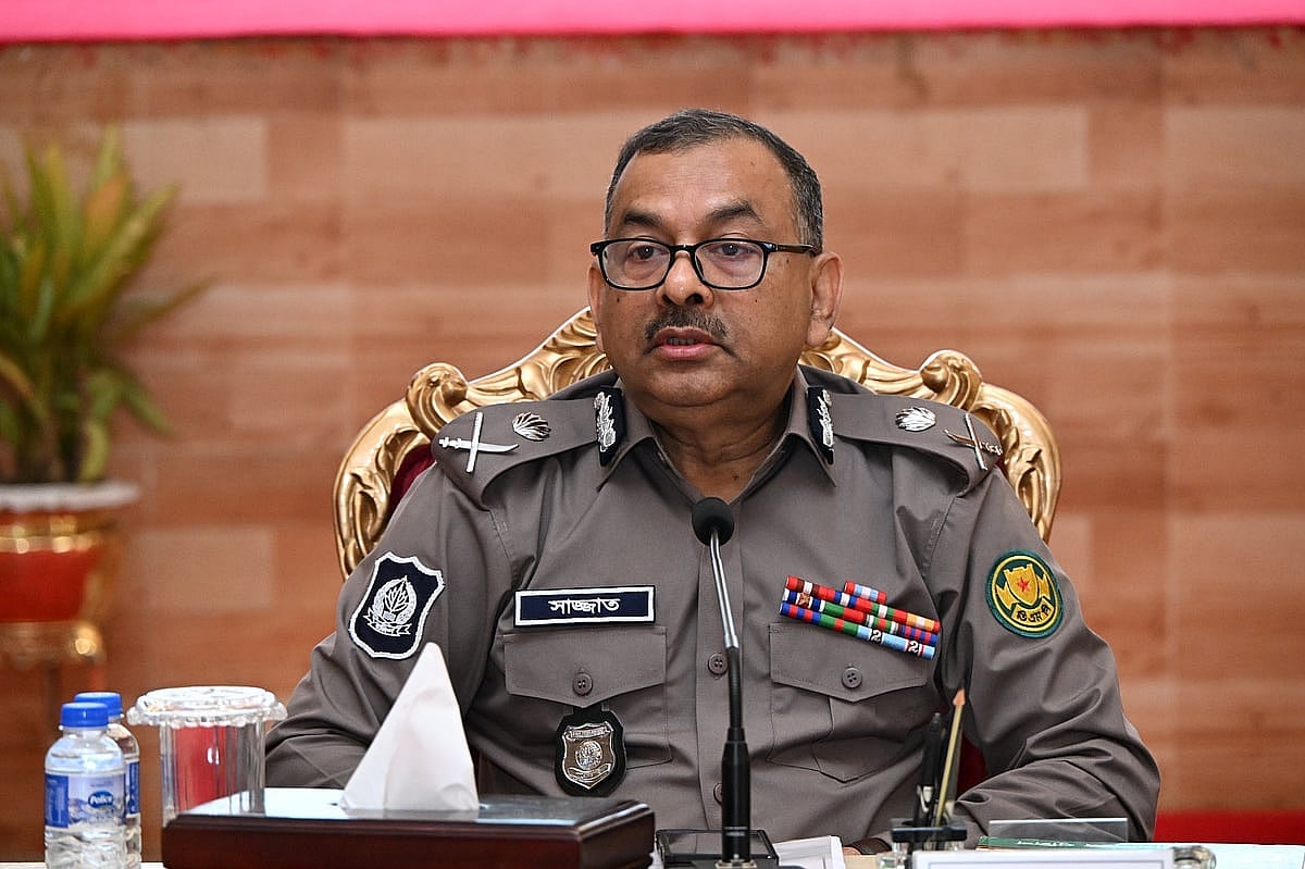 ডিএমপির কমিশনার সাজ্জাত আলীর পদত্যাগপত্র জমা