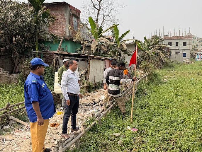 ফতুল্লায় কল্যাণী খাল দখলমুক্ত করতে প্রশাসনের উদ্যোগ