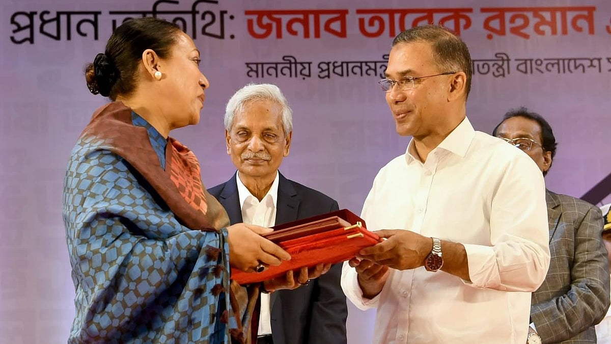 প্রধানমন্ত্রী বললেন, আমিও তাঁর ভক্ত—তাঁর গান আমার পছন্দের...