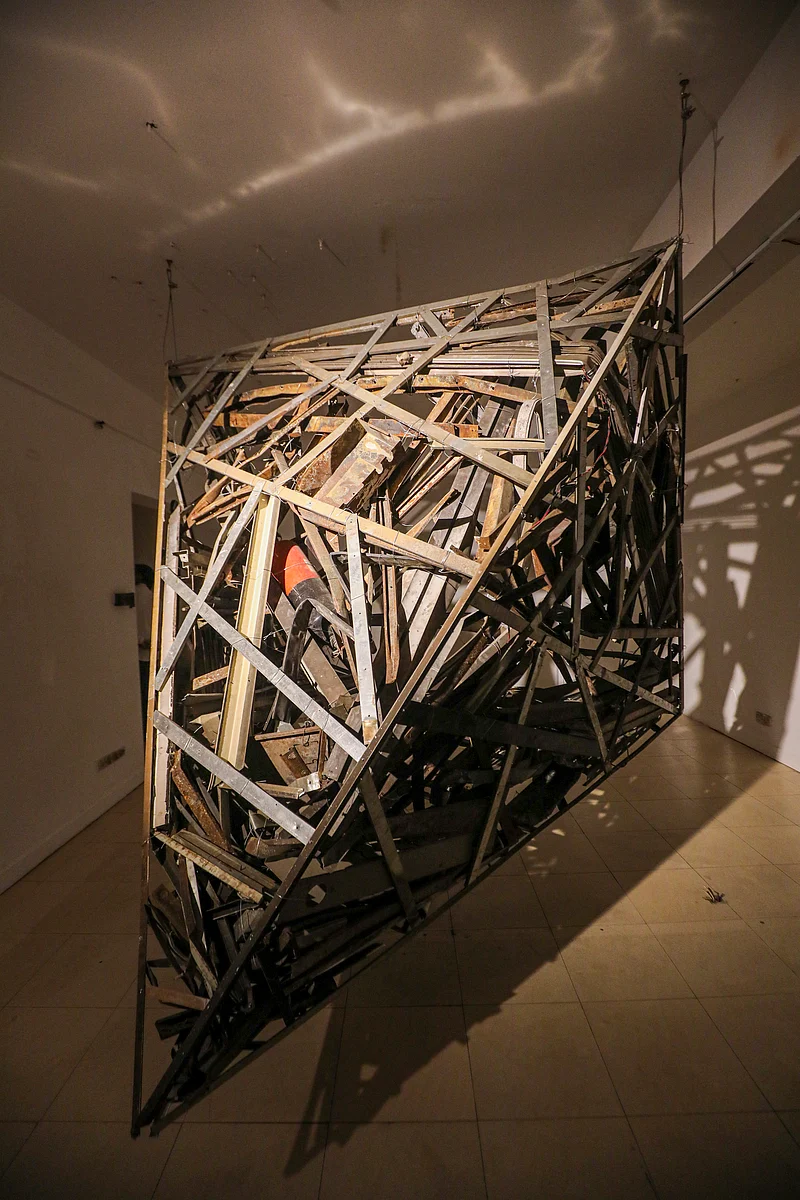 প্রথম আলোর ভস্মীভূত ভবনে শিল্পী মাহবুবুর রহমানের শিল্পায়োজন ‘আলো’