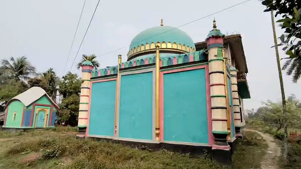 ২৫০ বছর ধরে দাঁড়িয়ে আছে এক গম্বুজবিশিষ্ট নান্দনিক মসজিদ