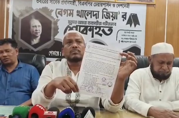 কেরানীগঞ্জে পোশাকপল্লিতে নিরাপত্তা চেয়ে ব্যবসায়ীদের সংবাদ সম্মেলন