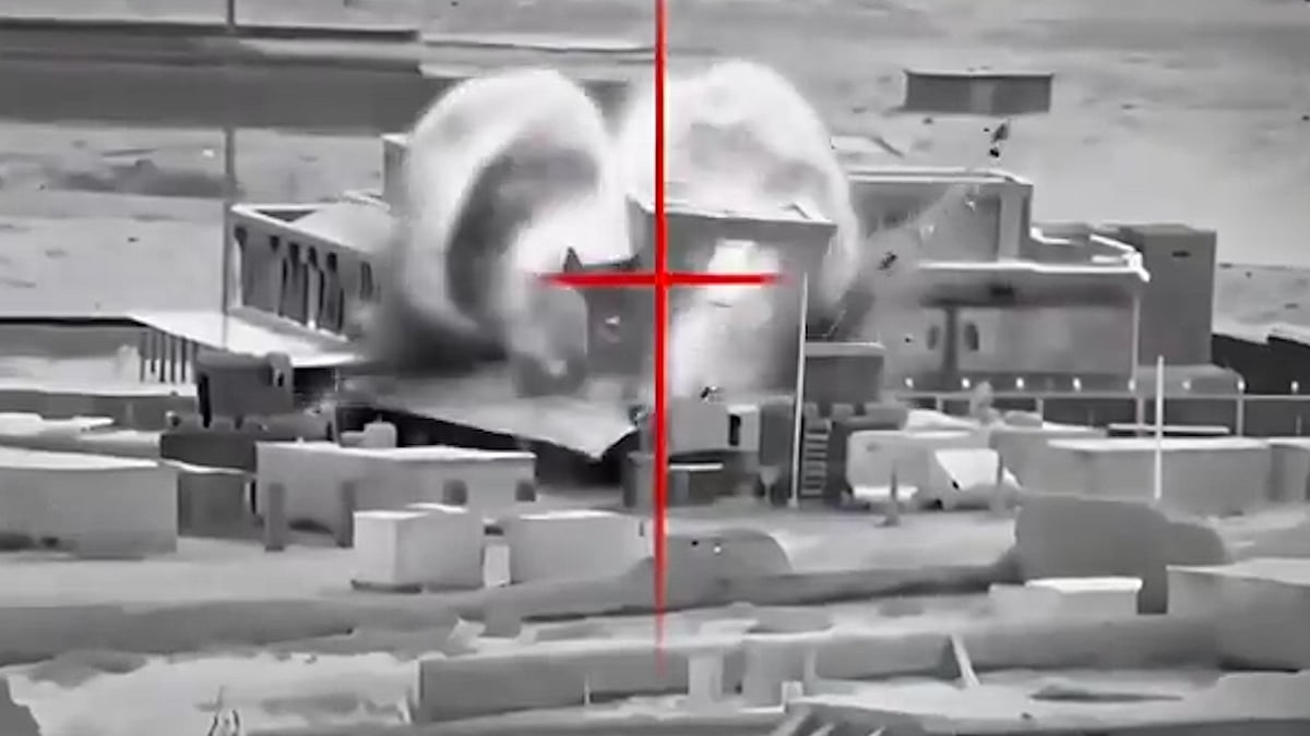 আফগানিস্তানের বিরুদ্ধে পাকিস্তানের ‘প্রকাশ্য যুদ্ধ’ ঘোষণা