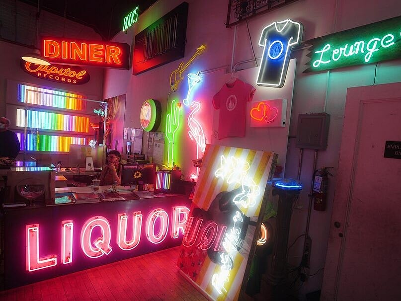 নিয়ন বাতি তৈরি হলো যেভাবে